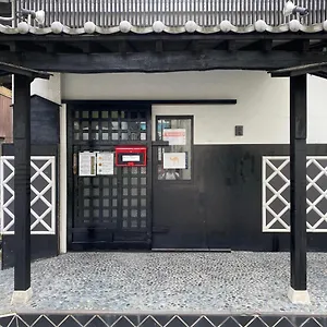 Nomad East Ostello