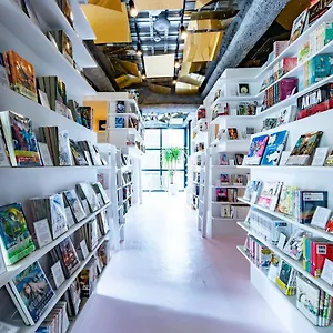 Manga Art Hotel, Hostel